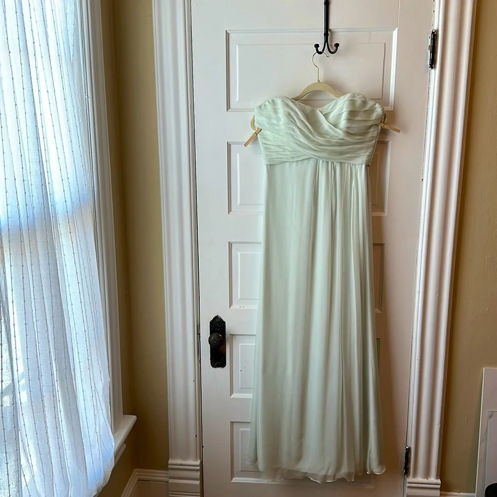 Formal mint green silk chiffon gown size 8 - Picture 1 of 3